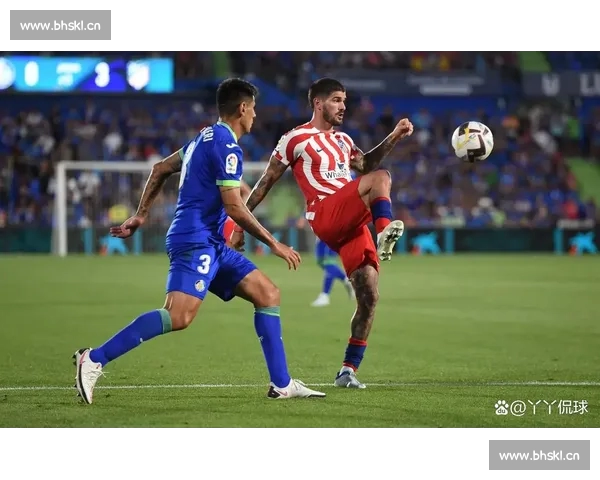 精彩对决 足球盛宴 新老劲旅激烈碰撞 谁将笑到最后的冠军之争 精彩对决 足球盛宴 新老劲旅激烈碰撞 谁将笑到最后的冠军之争